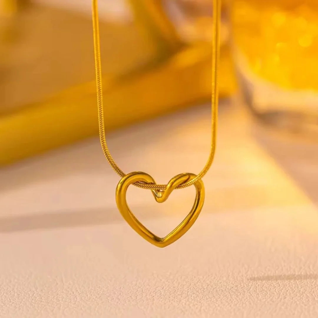 18K Gold Plated Classic Heart Commute Necklace with Elegant Design for Women | Anti-Tarnish, Skin-Friendly & Waterproof